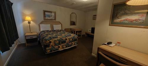 Twin Pine Motel