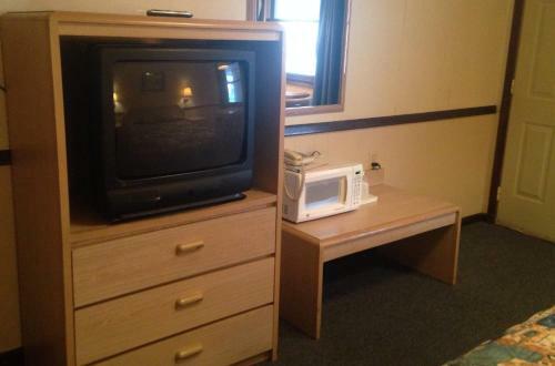 Twin Pine Motel