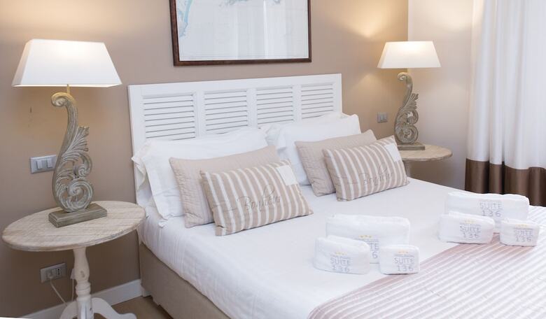 Bed & Breakfast Suite 136 Luxury Rooms