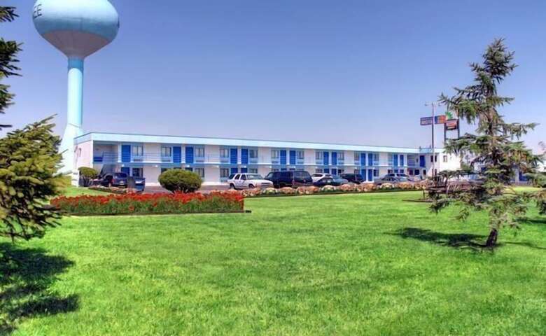 Country Host Motel