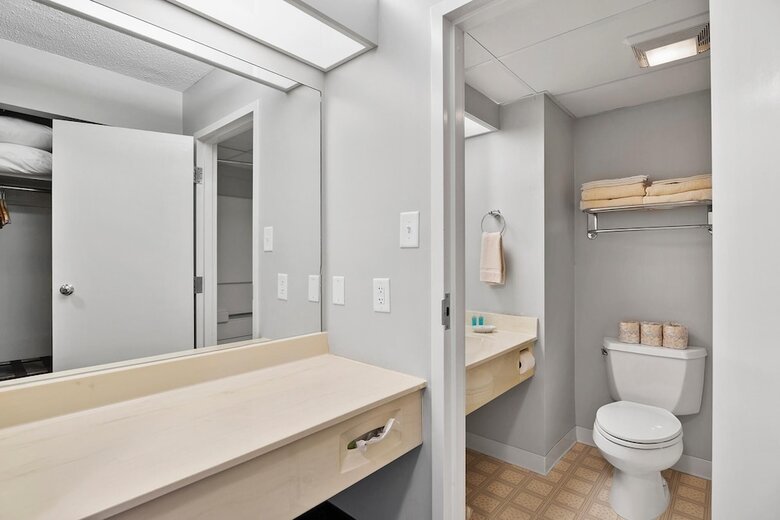 Hotel Second Floor East Standard Suite
