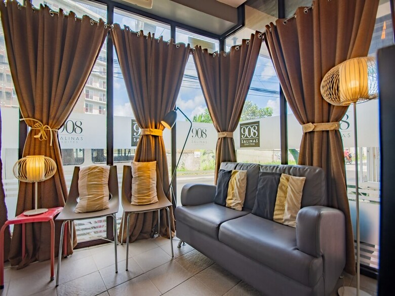 Hotel Oyo 707 908 Salinas Suites