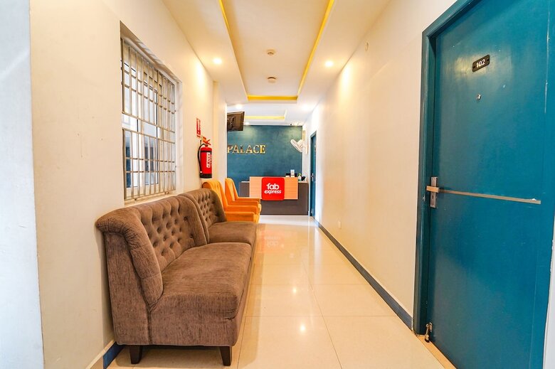 Hotel Fabexpress Silver Palace