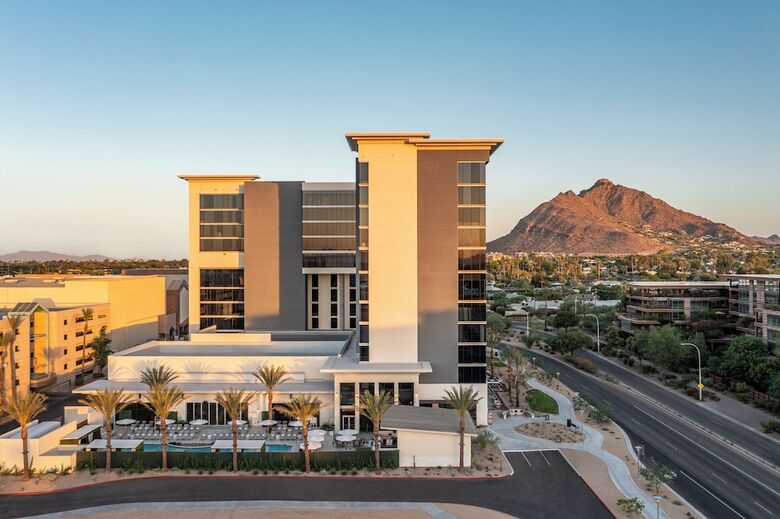 Caesars Republic Scottsdale, A Hilton Hotel
