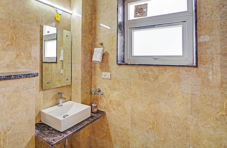 Hotel Homefort Stays, Millennium City Centre Gurugram