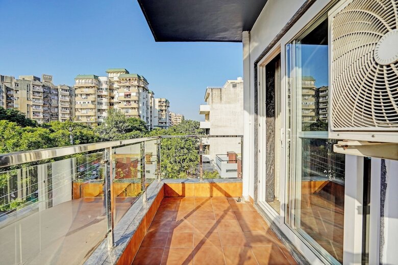 Hotel Homefort Stays, Millennium City Centre Gurugram
