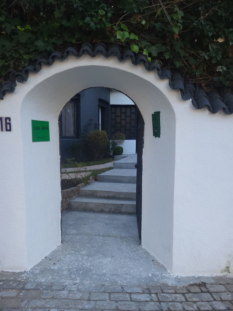 Villa Adam
