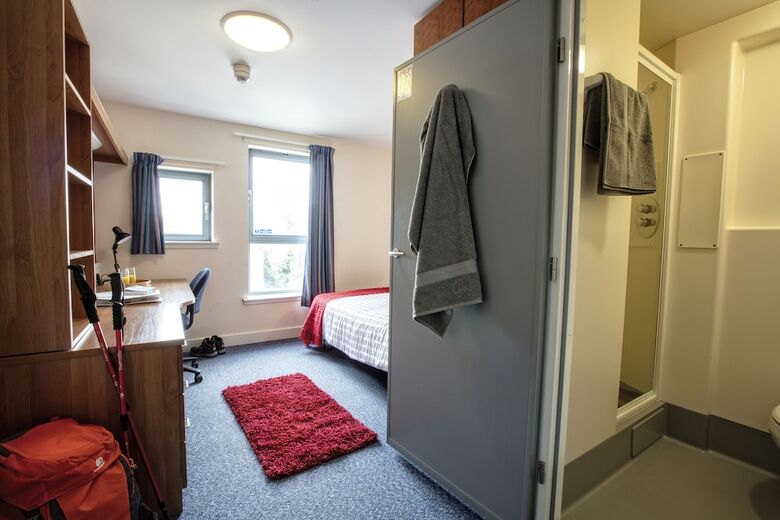 Seabraes Apartments And Rooms