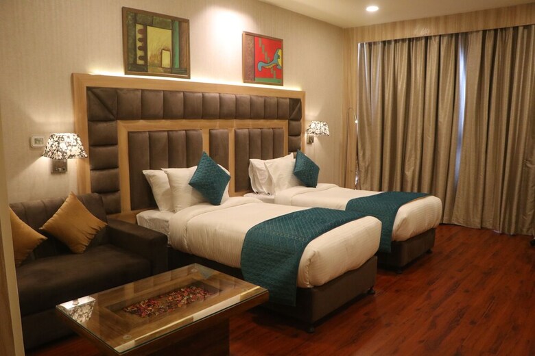 Hotel Sk Premium Park At World Square Mall