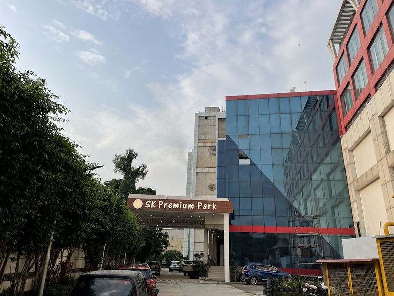 Hotel Sk Premium Park At World Square Mall