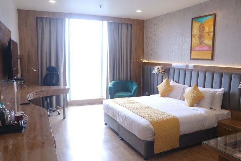 Hotel Sk Premium Park At World Square Mall