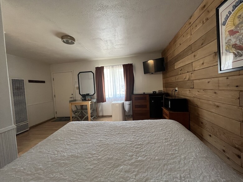 Motel June Lake Villager