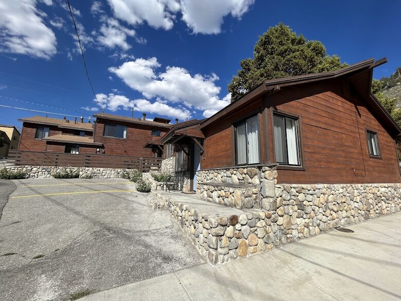 Motel June Lake Villager