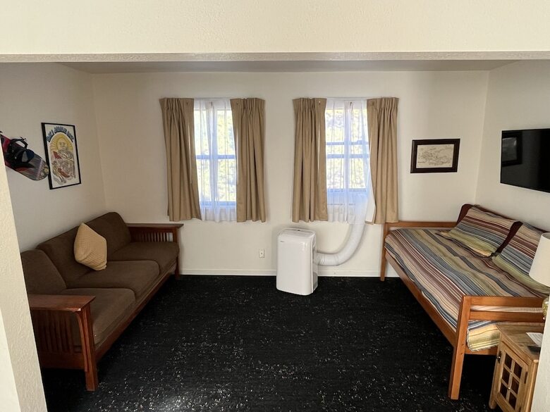 Motel June Lake Villager