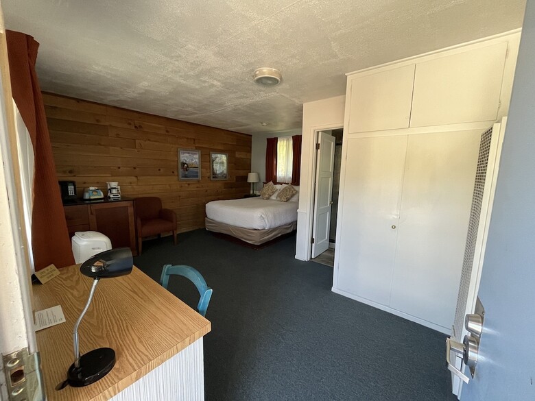 Motel June Lake Villager