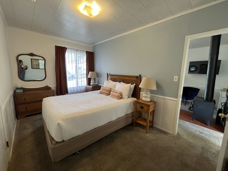 Motel June Lake Villager