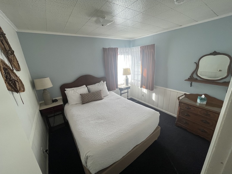 Motel June Lake Villager
