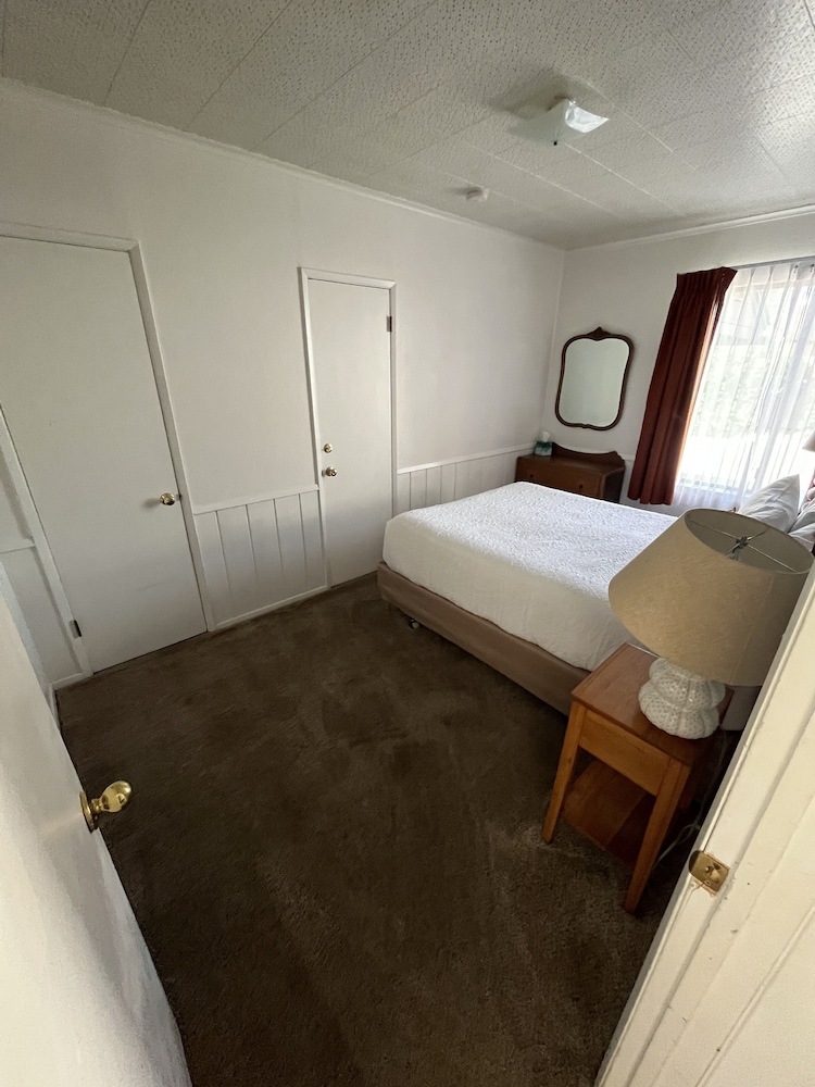 Motel June Lake Villager