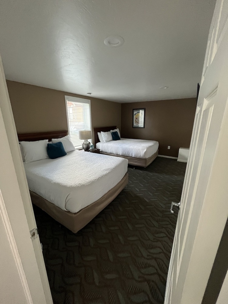 Motel June Lake Villager