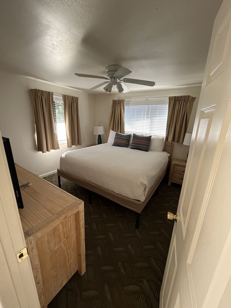 Motel June Lake Villager