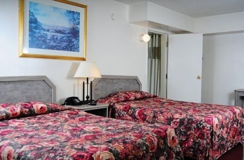 Hotel Amber Inn