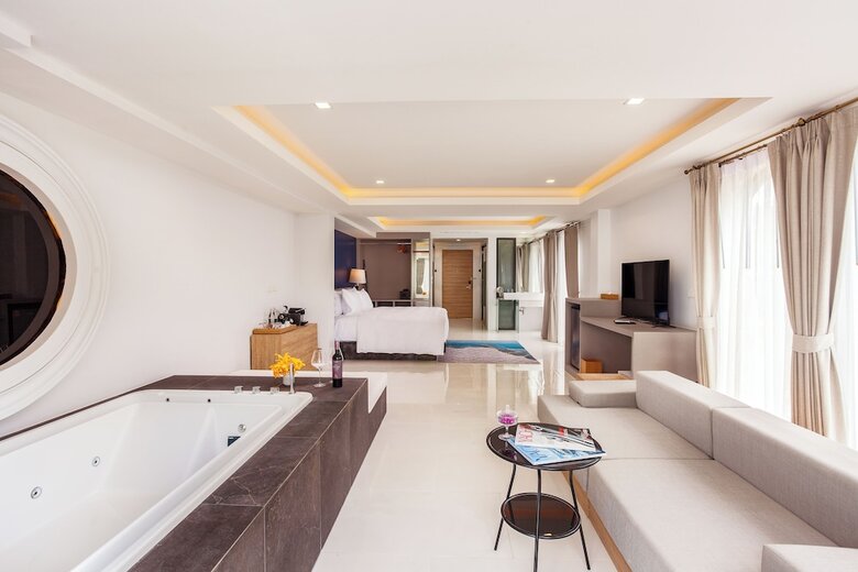 Hotel Anona Beachfront Phuket Resort