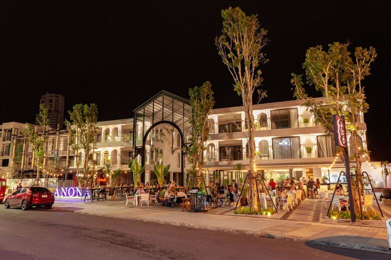 Hotel Anona Beachfront Phuket Resort