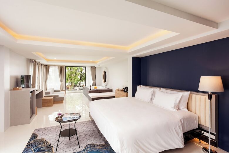 Hotel Anona Beachfront Phuket Resort