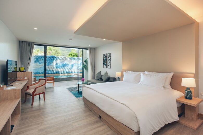 Hotel Anona Beachfront Phuket Resort