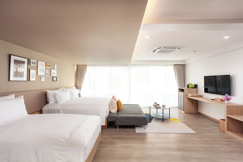 Hotel Anona Beachfront Phuket Resort