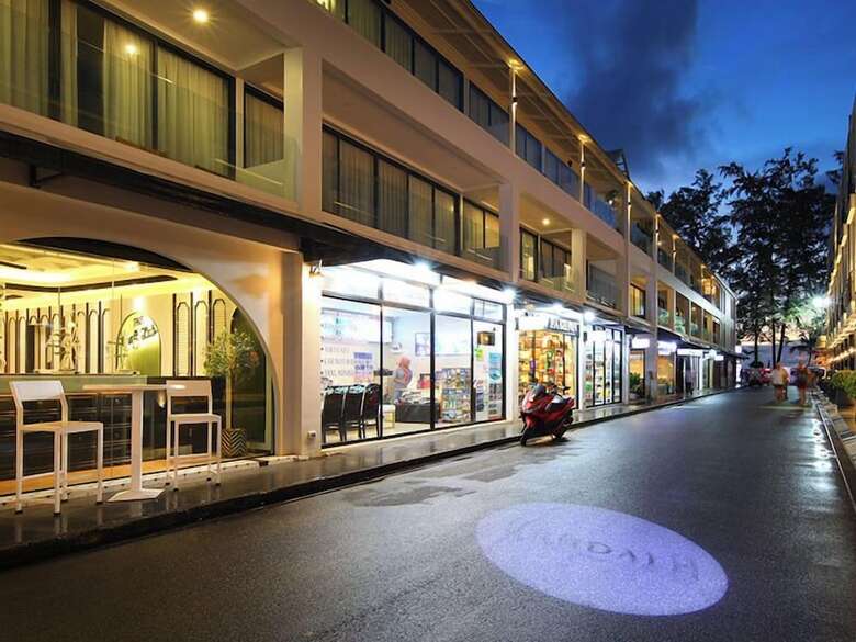 Hotel Anona Beachfront Phuket Resort