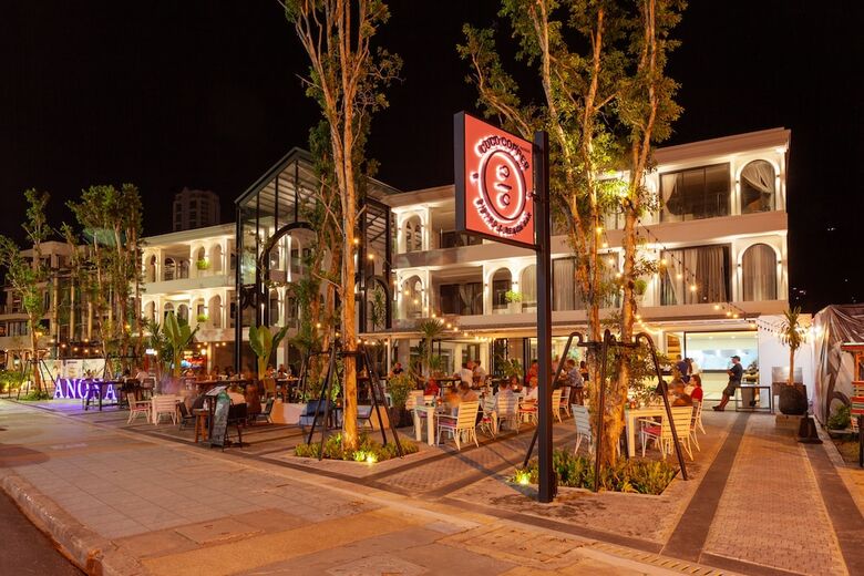 Hotel Anona Beachfront Phuket Resort