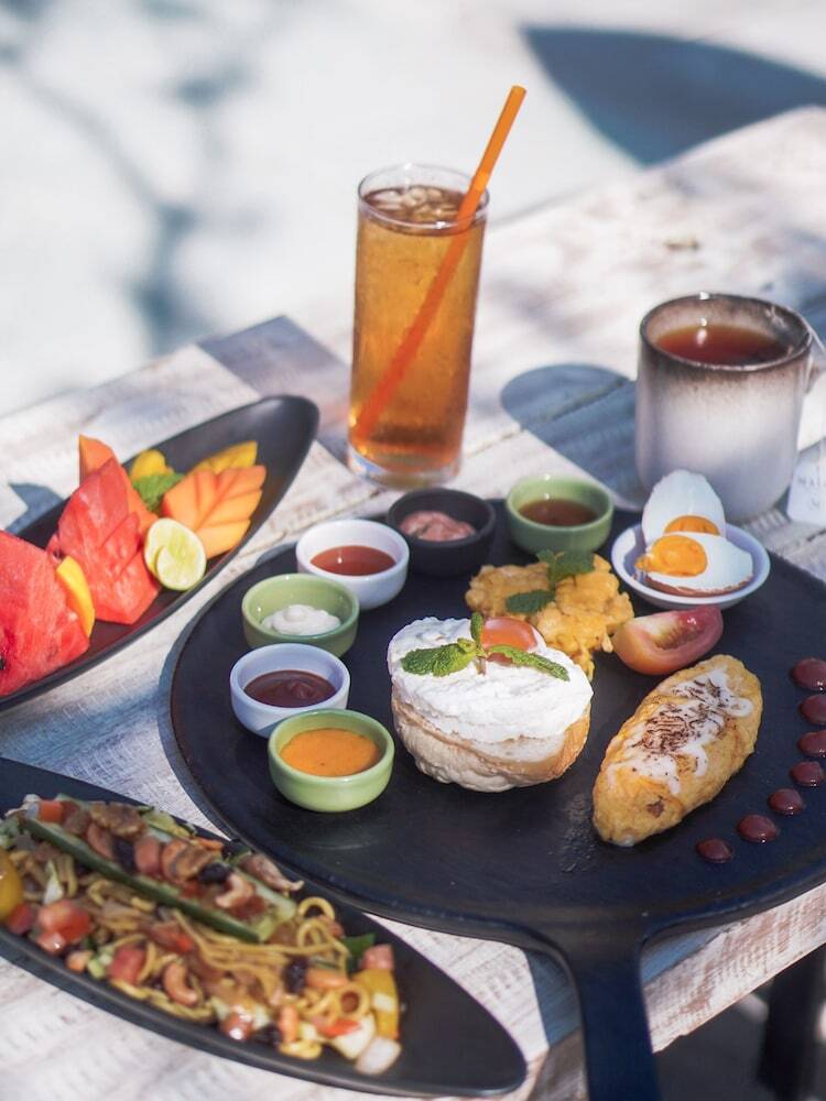 Hotel Anona Beachfront Phuket Resort