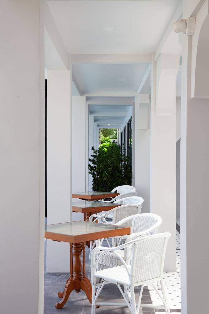 Hotel Anona Beachfront Phuket Resort