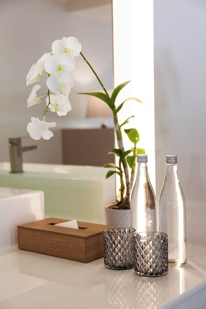 Hotel Anona Beachfront Phuket Resort