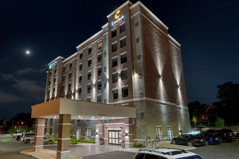 Hotel Comfort Suites Cincinnati University - Downtown