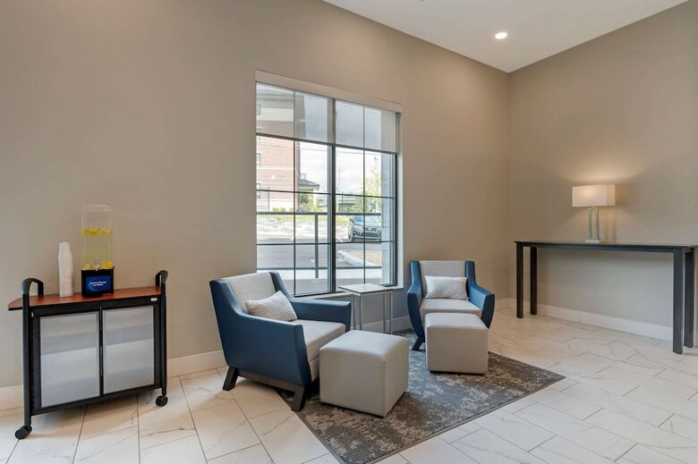 Hotel Comfort Suites Cincinnati University - Downtown