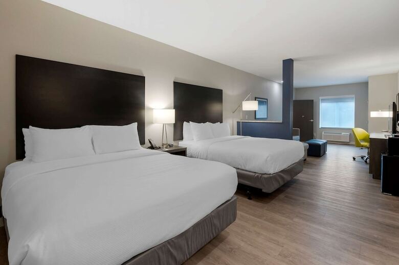 Hotel Comfort Suites Cincinnati University - Downtown