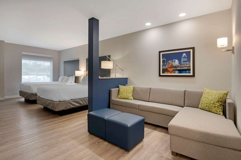 Hotel Comfort Suites Cincinnati University - Downtown