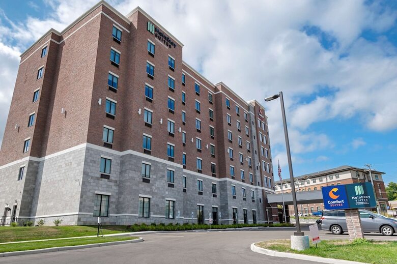 Hotel Comfort Suites Cincinnati University - Downtown