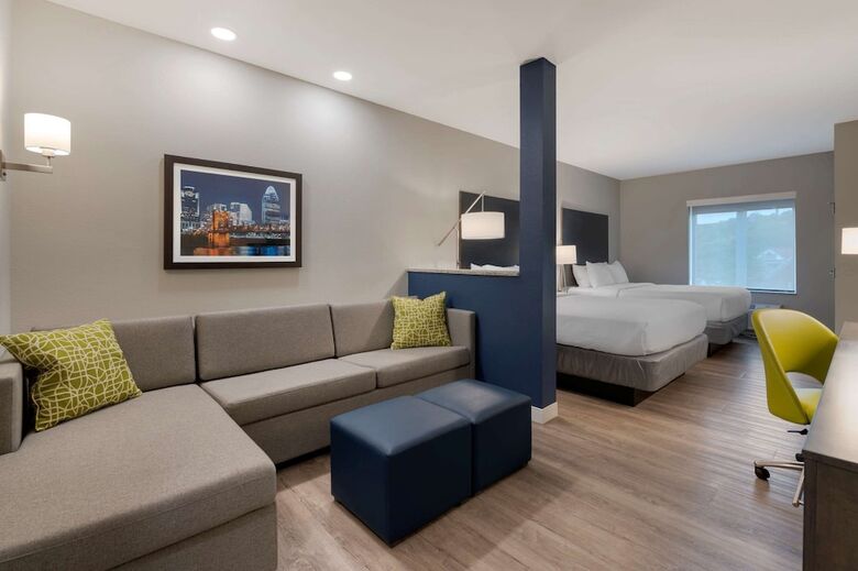 Hotel Comfort Suites Cincinnati University - Downtown