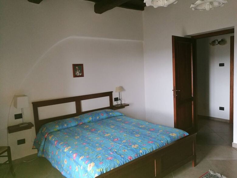 Room In Guest Room - Triple Room In Amazing Context