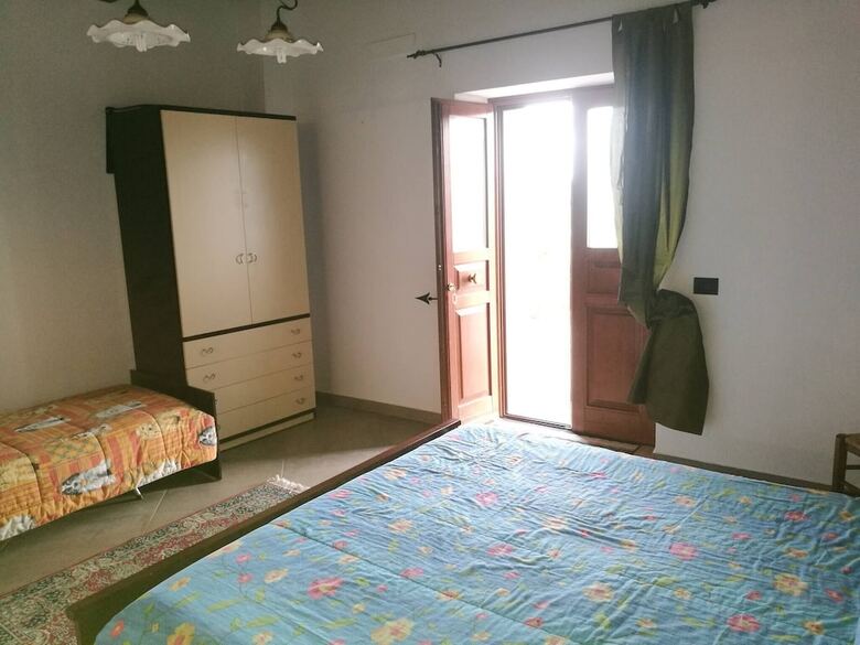 Room In Guest Room - Triple Room In Amazing Context