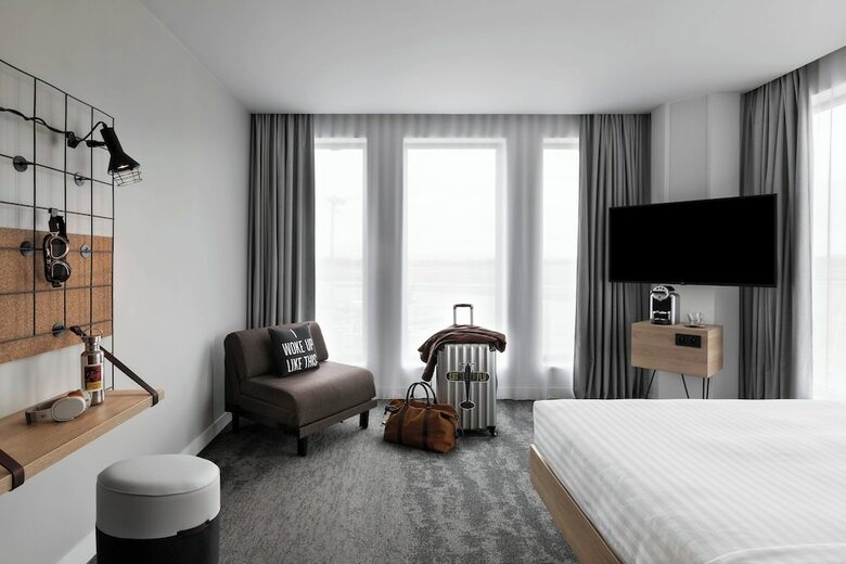 Hotel Moxy Lyon Airport