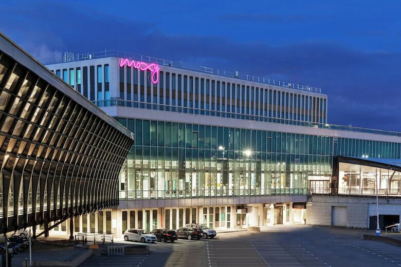 Hotel Moxy Lyon Airport