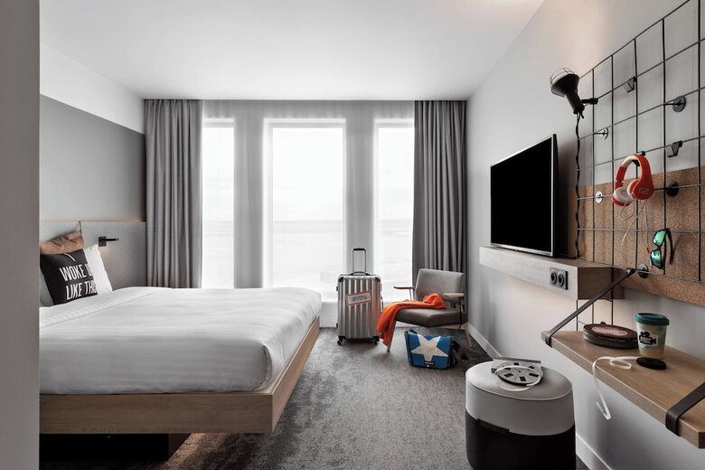 Hotel Moxy Lyon Airport
