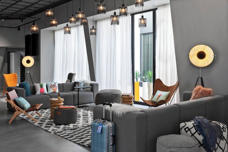 Hotel Moxy Lyon Airport