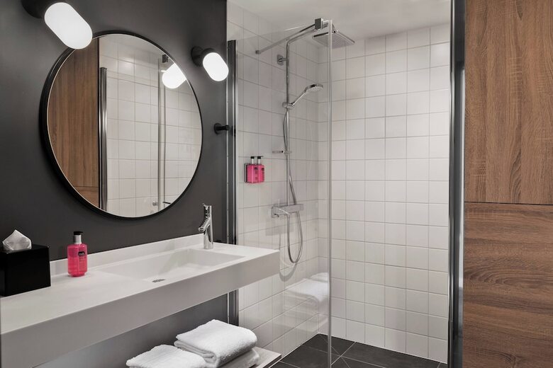 Hotel Moxy Lyon Airport