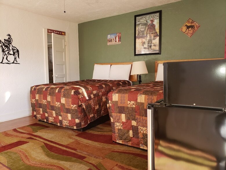 Deluxe Inn Motel