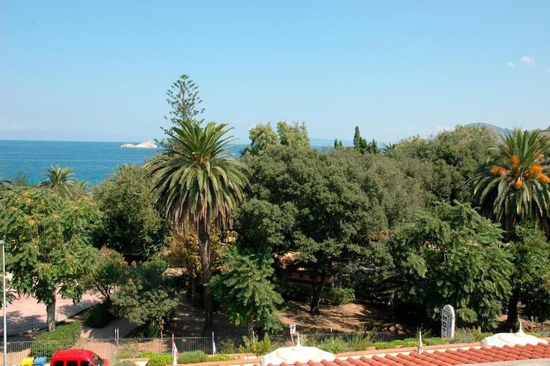Hotel Crystal & Residence